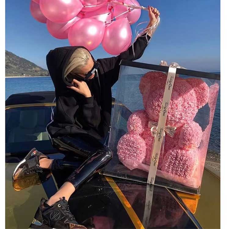 နှင်းဆီပန်းပွင့်ဝက်ဝံ